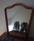 Spiegel met eiken omlijsting. (H 75 x 45/67 cm), Antiek en Kunst, Ophalen