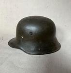 wo1 - Duitse M16 helm appelgroen TJ66 - maat 66, Verzamelen, Ophalen of Verzenden, Landmacht, Helm of Baret