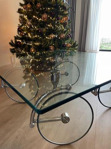 Glazen salontafel op wielen beschikbaar voor biedingen