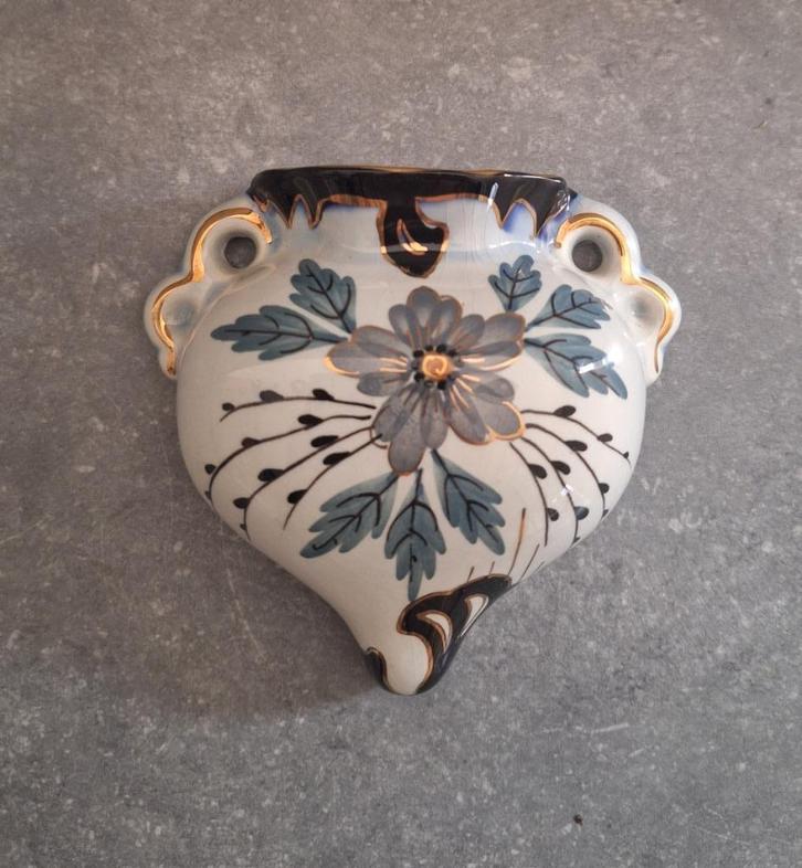 Flora Plateel Gouda Holland wandvaasje, Antiek en Kunst, Antiek | Keramiek en Aardewerk, Ophalen