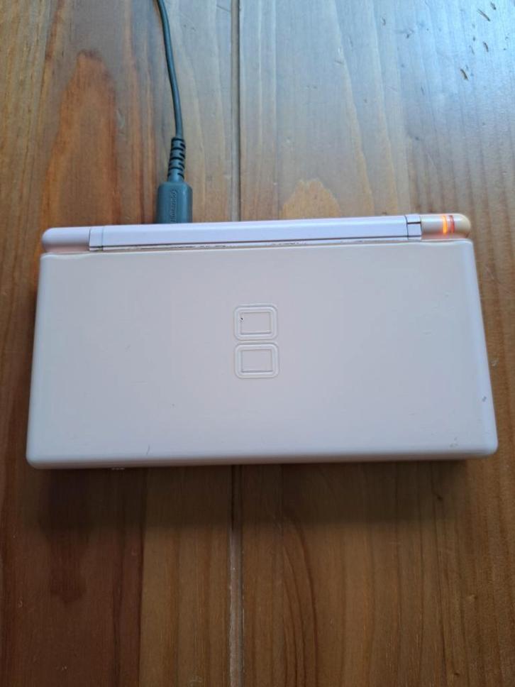 Roze bedconsole. Het werkt perfect. Geen kosten, Games en Spelcomputers, Spelcomputers | Nintendo DS, Zo goed als nieuw, DS Lite