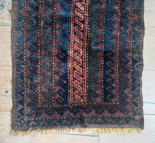 Antieke Baluch.  55 x 98 cm. Perzisch tapijt., Antiquités & Art, Tapis & Textile, Enlèvement ou Envoi
