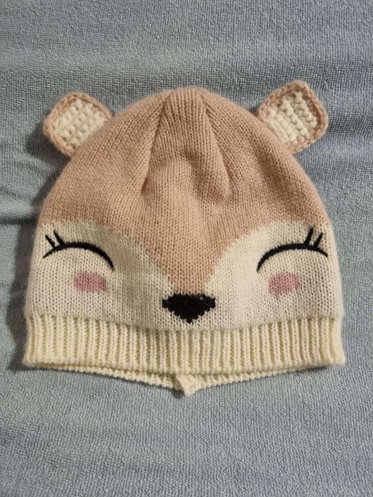 2 mutsen baby (vosje + paarse hartjes), Kinderen en Baby's, Babykleding | Mutsen, Sjaals en Wanten, Zo goed als nieuw, Muts, Jongetje of Meisje