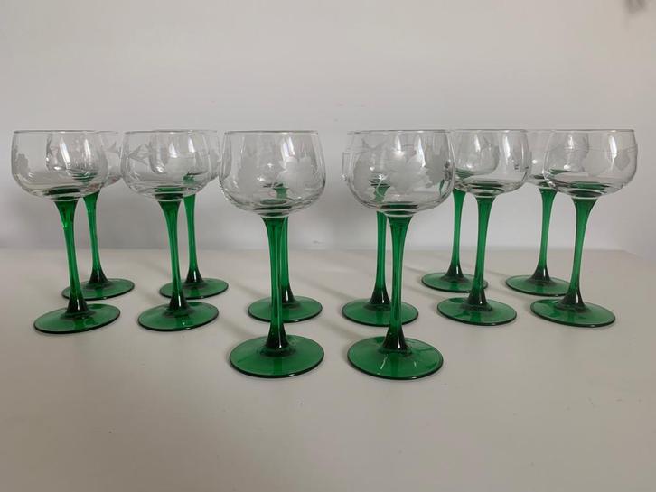 Vintage retro moezelglazen groene voet met design * 12 stuks, Antiek en Kunst, Antiek | Glaswerk en Kristal, Ophalen of Verzenden