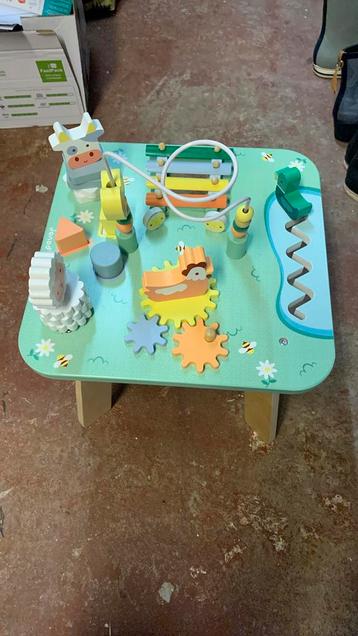Janod toy: speeltafel beschikbaar voor biedingen