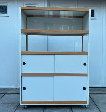 Kewlox-kast op wieltjes beschikbaar voor biedingen