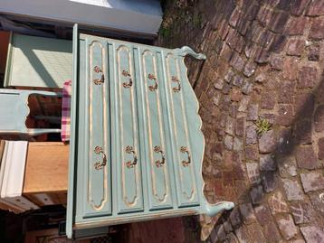 Zeer mooi oud vintage massief dressoir  beschikbaar voor biedingen