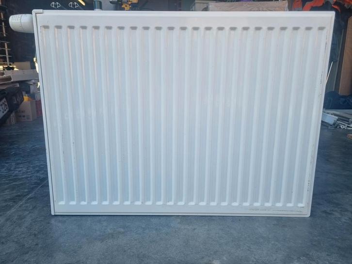 4 radiatoren - 1 met thermostaat - aansluiting op uiteinde, Doe-het-zelf en Bouw, Verwarming en Radiatoren, Gebruikt, Thermostaat