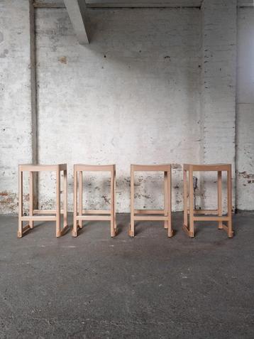 Artek Atelier/Bar Krukken Hout (4 STUKS BESCHIKBAAR) beschikbaar voor biedingen
