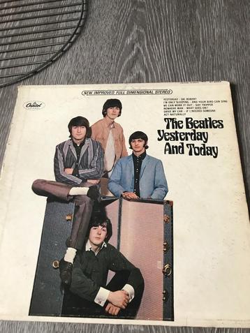 Vinyl The Beatles Yesterday and Today beschikbaar voor biedingen