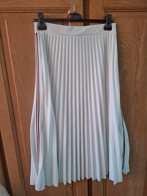 Nieuwe lange witte plooirok M, Kleding | Dames, Rokken, Nieuw, Wit, Ophalen of Verzenden