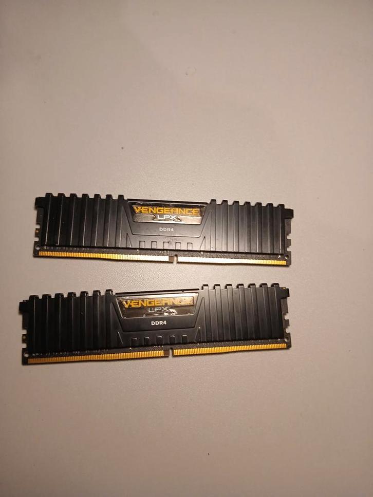 Corsair Vengeance LPX DDR4 RAM – 16GB (2x8GB) 2400MHz, Computers en Software, RAM geheugen, Gebruikt, Desktop, 16 GB, DDR4, Ophalen of Verzenden