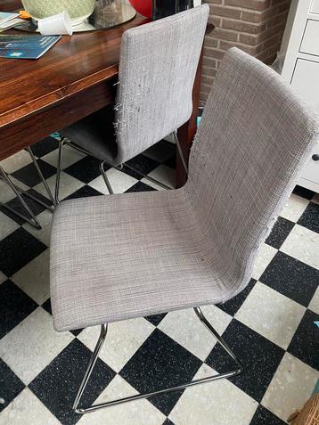 Stoffen stoelen beschikbaar voor biedingen
