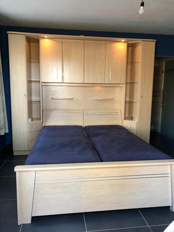 Bed met ombouw | Goede staat beschikbaar voor biedingen