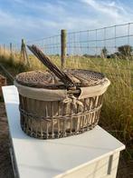 Rieten mand met deksel, Huis en Inrichting, Woonaccessoires | Schalen en Manden, Ophalen