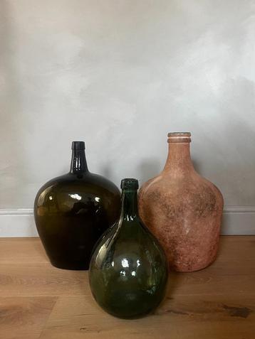 Decoratieve glazen flessen beschikbaar voor biedingen