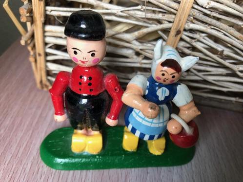 Nederlandse klederdracht houten figuurtjes 7 x 7,5 cm hout, Verzamelen, Poppetjes en Figuurtjes, Gebruikt, Ophalen of Verzenden