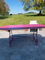 Tuintafel fushia kleur in de tuin, Comme neuf, Ovale, Enlèvement, Métal