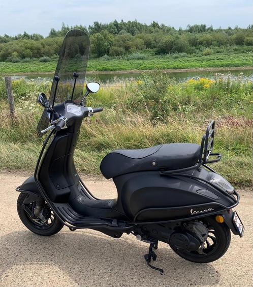 Mooie mat zwarte Vespa Sprint 2018 met vele extra’s, Fietsen en Brommers, Scooters | Vespa, Gebruikt, Vespa S, Klasse B (45 km/u)