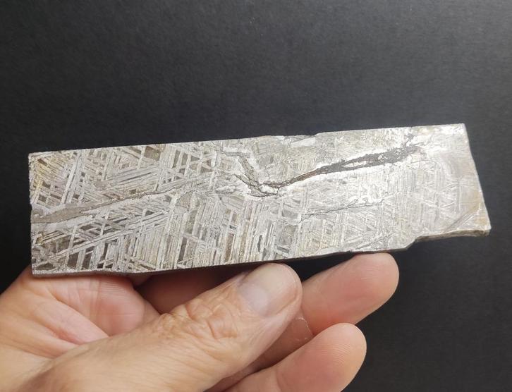 Météorite Aletai 145gr, Verzamelen, Mineralen en Fossielen, Ophalen of Verzenden