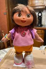Pratende,zingende,dansende Dora pop+balpen aan koord., Kinderen en Baby's, Overige typen, Ophalen of Verzenden, Zo goed als nieuw