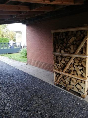 palette de bois sec dans votre garage en 33cm par 3 steres