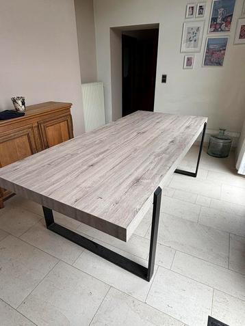 Table de salle a manger beschikbaar voor biedingen