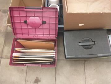 2 stevige opbergboxen voor documenten beschikbaar voor biedingen