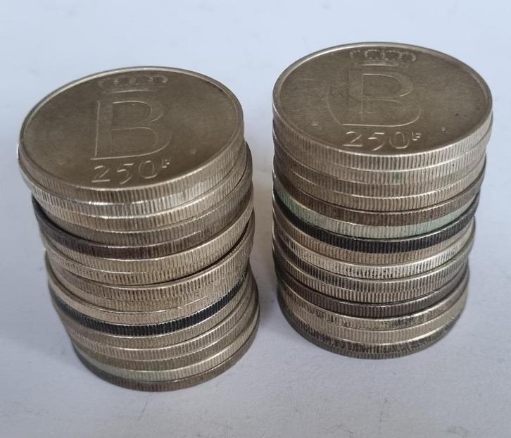 32 X 250F - 800g Zilver 835/1000 Boudewijn / Baudouin 1976, Postzegels en Munten, Munten | België, Setje, Zilver, Zilver, Ophalen of Verzenden