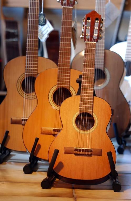 Gezocht: klassiek/Spaans gitaar van kringwinkel, Muziek en Instrumenten, Snaarinstrumenten | Gitaren | Akoestisch, Ophalen