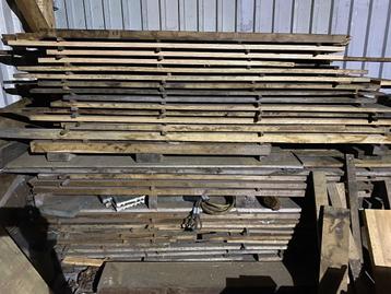 Grote stapel eiken hout planken eik beschikbaar voor biedingen