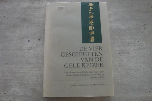 DE VIER GESCHRIFTEN VAN DE GELE KEIZER, Livres, Politique & Société, Utilisé, Enlèvement ou Envoi