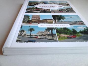 Groeten van het rode autootje-een reis in ansichtkaarten beschikbaar voor biedingen