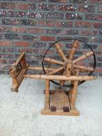 Ancien rouet en bois, Hobby en Vrije tijd, Spinnewielen en Spinnen, Ophalen, Niet werkend, Spinnewiel