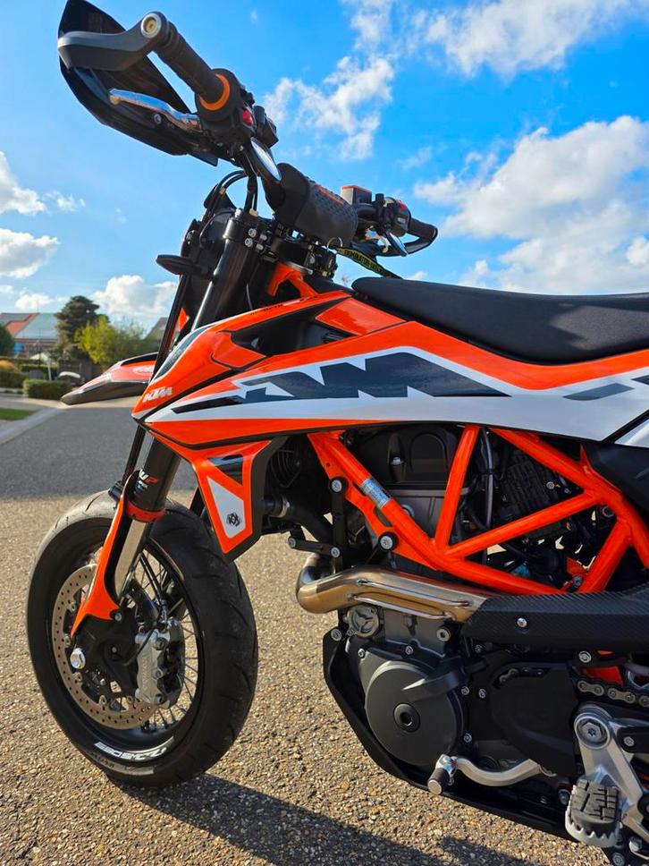 KTM 690 SMC R / 2023 / 1650 km, Motoren, Motoren | KTM, Particulier, Naked bike, Ophalen of Verzenden