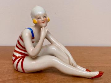 ANCIENNE FIGURINE PORCELAINE BAIGNEUSE ART DÉCO  BORD de MER beschikbaar voor biedingen