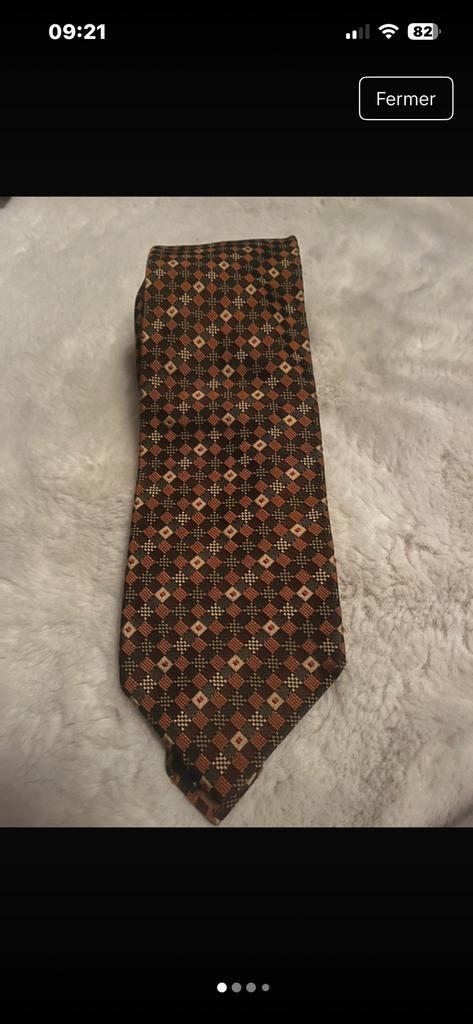 Yves Saint Laurent jolie cravate en soie, Vêtements | Hommes, Cravates, Comme neuf, Enlèvement ou Envoi