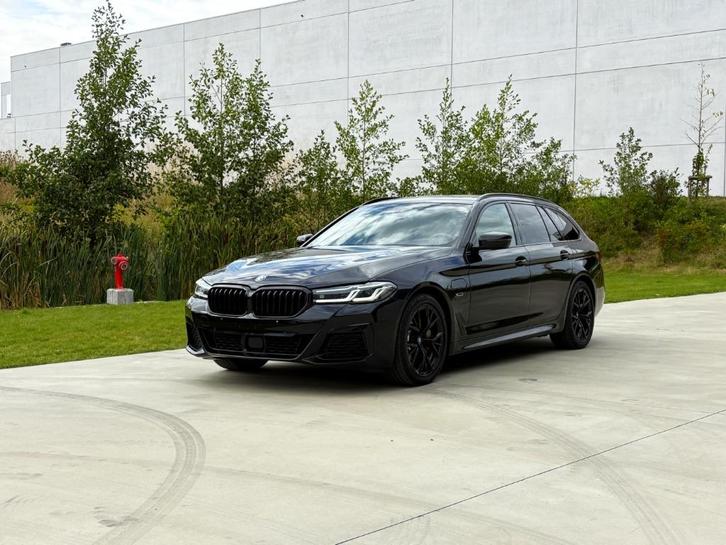 BMW 530e Xdrive M pakket pano innovation laser *Full Black*, Auto's, BMW, Bedrijf, Te koop, 5 Reeks, 360° camera, 4x4, ABS, Achteruitrijcamera