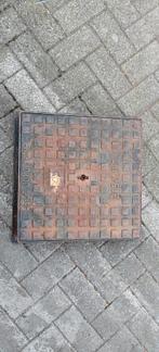 Putdeksel deksel 47x47cm zo'n 10cm hoog gietijzer, Ophalen, Zo goed als nieuw
