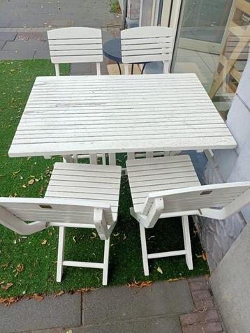 Houten tuinset beschikbaar voor biedingen