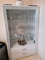 Vitrinekast, Ophalen