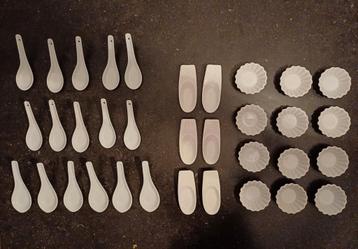 Set lepels en schalen voor aperitives/Wit porselein beschikbaar voor biedingen
