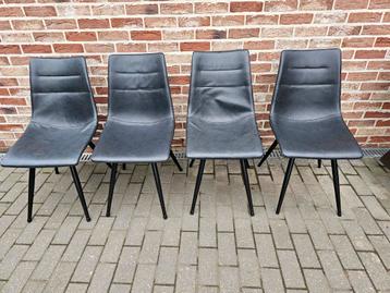 4 Chaises de cuisine  disponible aux enchères