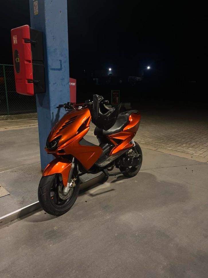 Yamaha aerox 70cc, Vélos & Vélomoteurs, Scooters | Yamaha, Comme neuf, Aerox, Enlèvement
