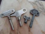 Antieke speelgoedsleutels met oprolbare sleutels (MF) en klo, Antiek en Kunst, Curiosa en Brocante, Ophalen of Verzenden
