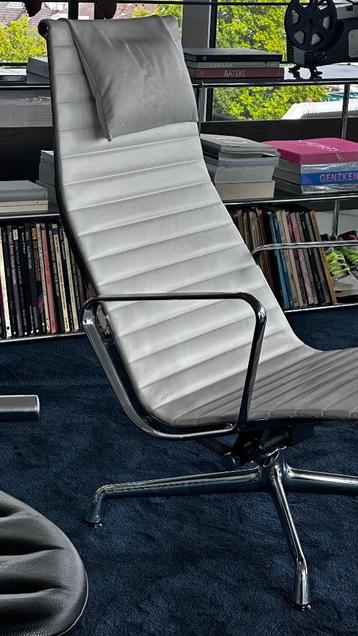 Eames Aluminium Chair EA 124 + Ottoman beschikbaar voor biedingen