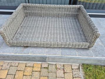 Hondenmand.  beschikbaar voor biedingen