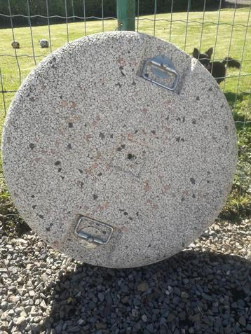 Pied de parasol en ciment grès  beschikbaar voor biedingen