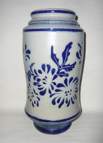 GRÈS DE LA ROCHE JOS KALB VAAS MET BLOEMENDECOR CA 1925 beschikbaar voor biedingen