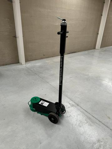 Stahlwerk vrachtwagenkrik 80ton  beschikbaar voor biedingen